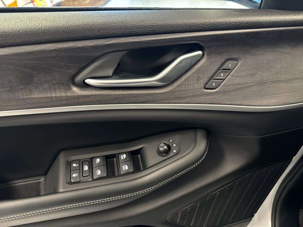 Used 2023 Jeep Grand Cherokee Limited w/ Trailer Tow Prep Group (B) image 18