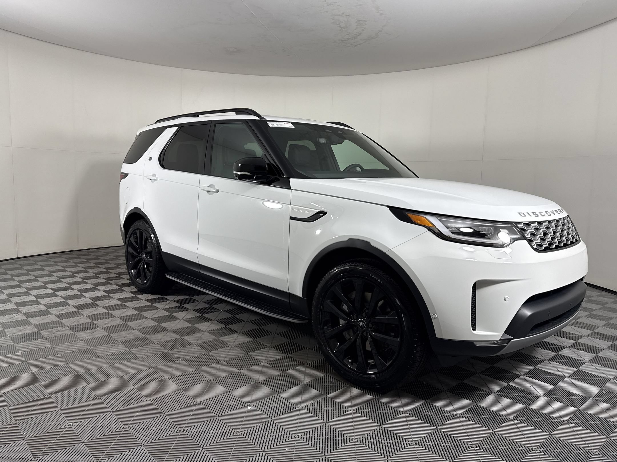 New 2026 Land Rover Discovery S AWD/4WD image 7