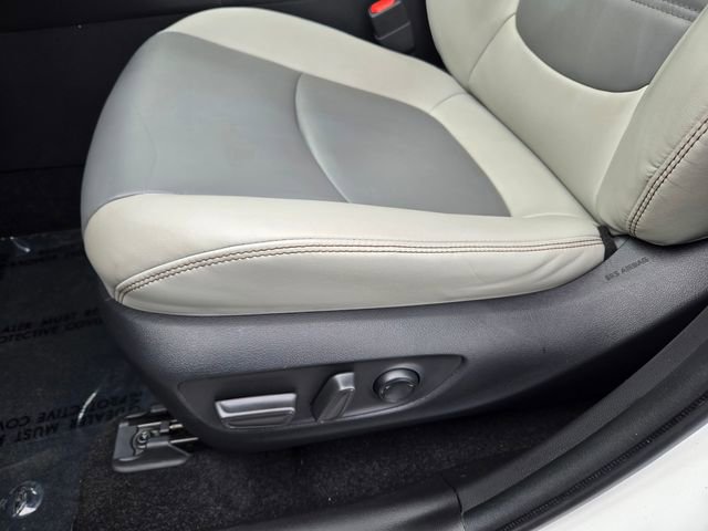 Used 2020 Toyota RAV4 XLE Premium image 14