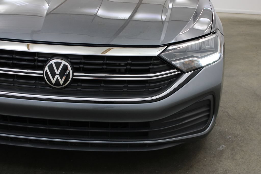 Used 2024 Volkswagen Jetta SE FWD image 8
