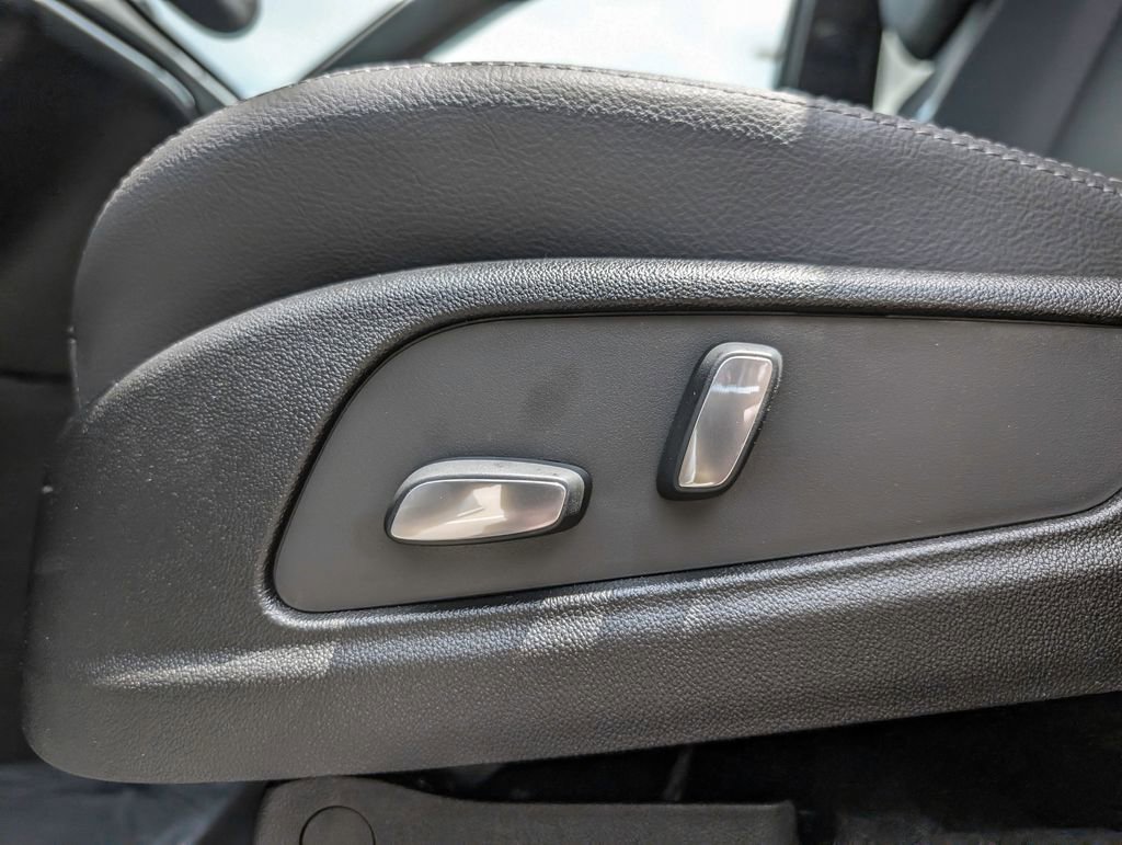 New 2025 Cadillac XT5 Luxury image 14