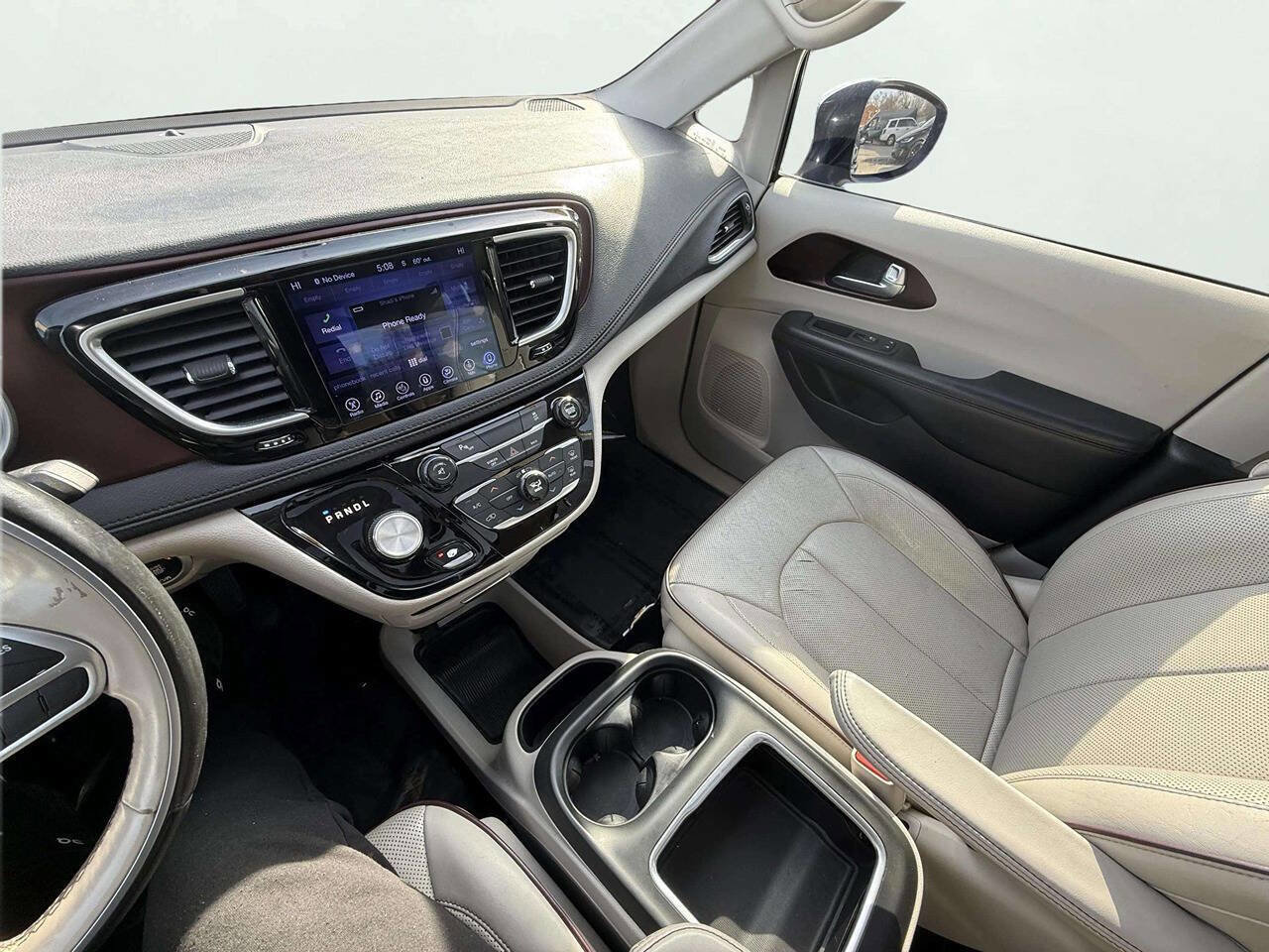 Used 2017 Chrysler Pacifica Limited w/ Tire & Wheel Group FWD image 19