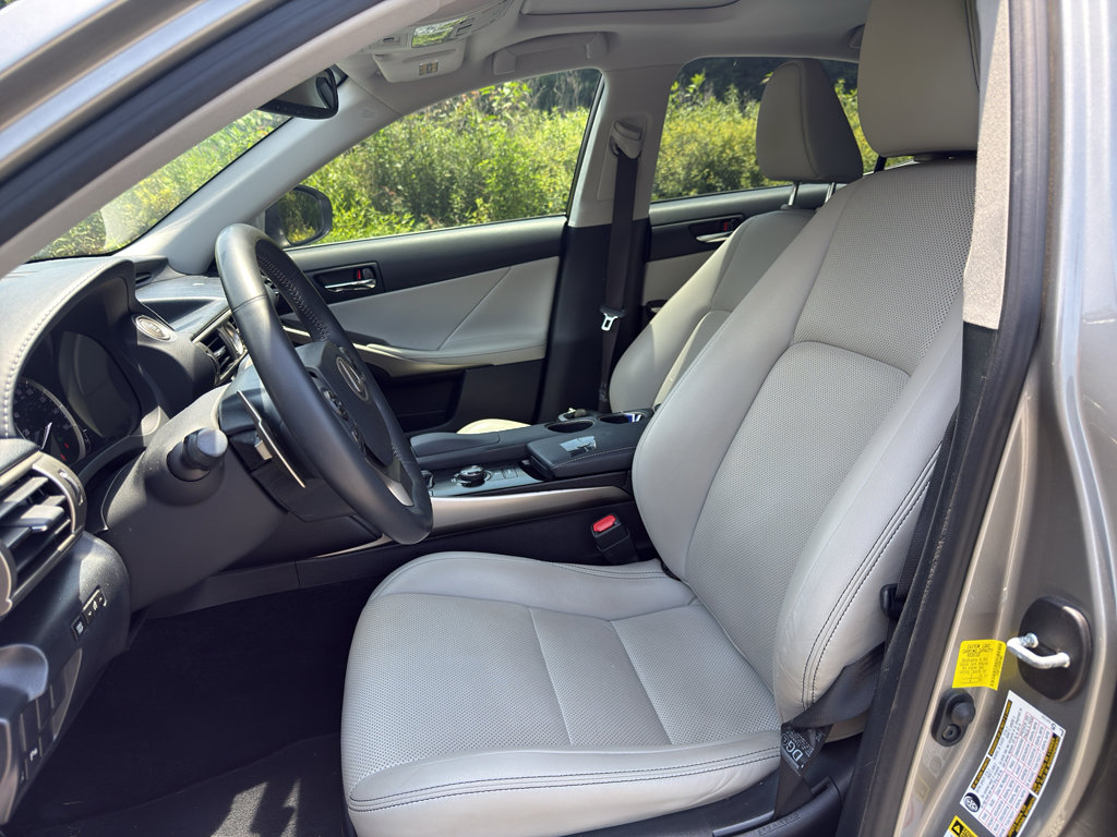 Used 2014 Lexus IS 250 w/ Navigation Package RWD image 7