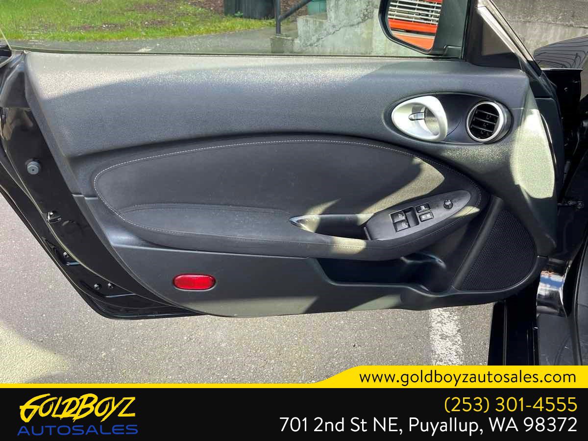 Used 2017 Nissan 370Z Coupe RWD image 12