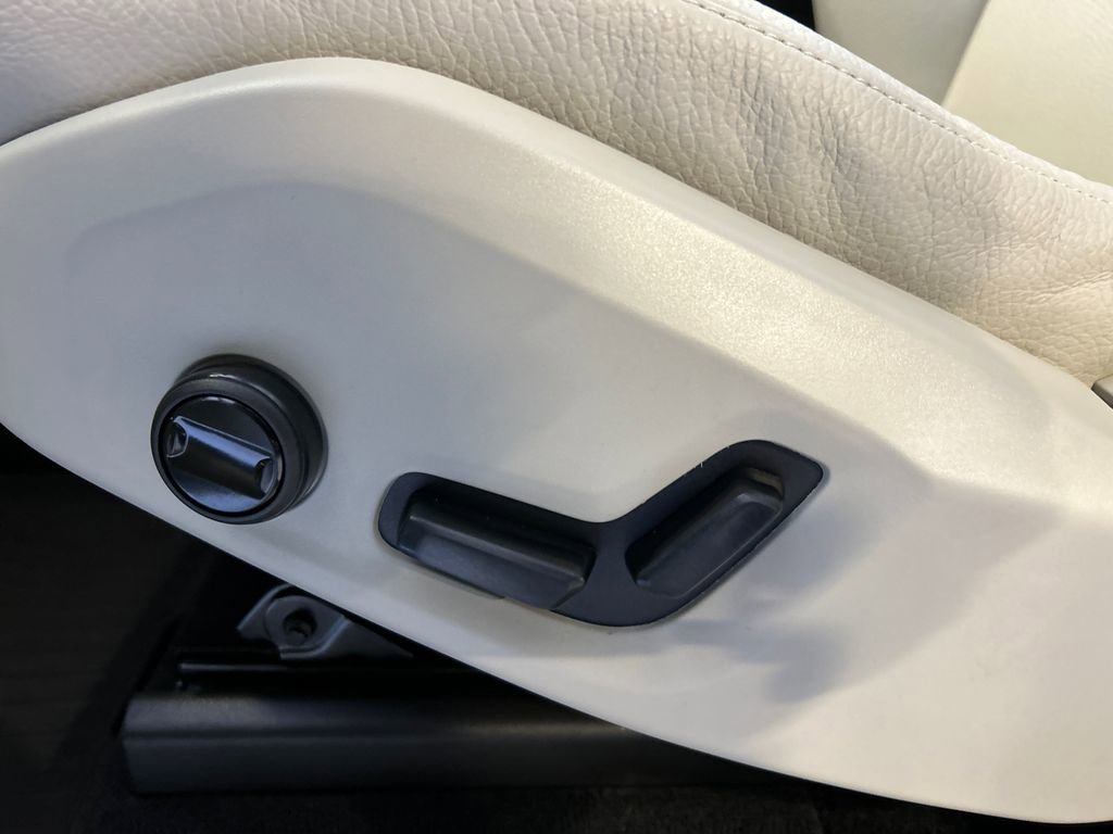 Used 2025 Volvo XC90 B6 Plus w/ Protection Package Premier image 11