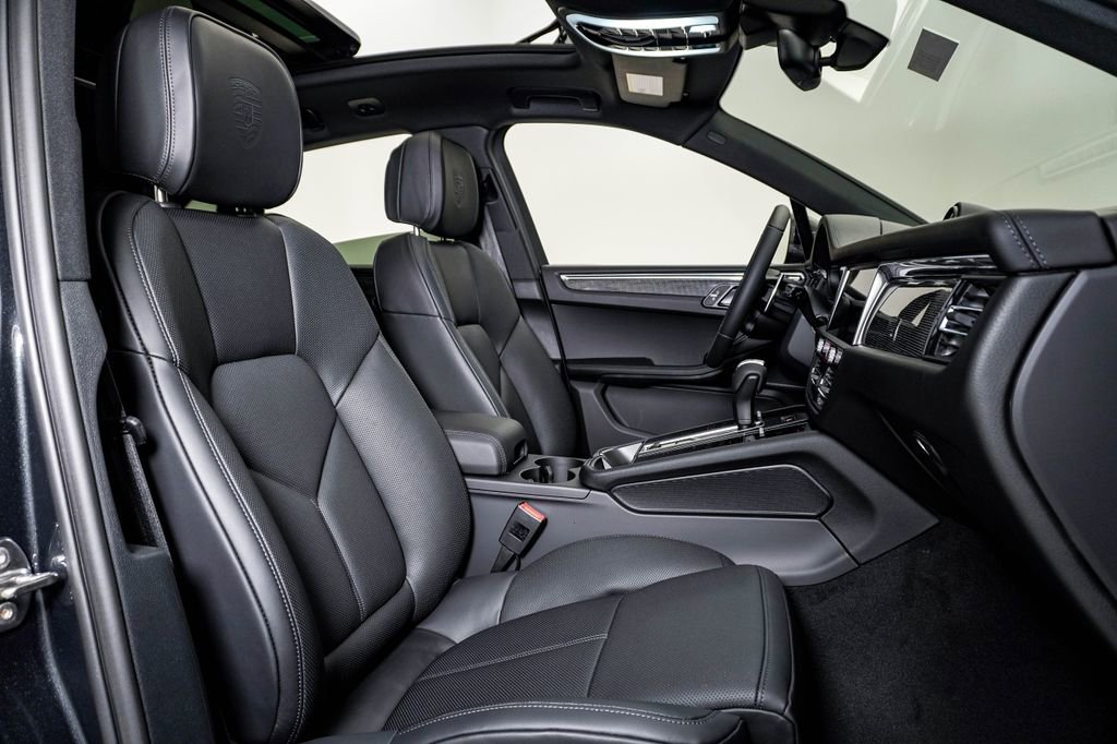 New 2026 Porsche Macan Turbo AWD/4WD image 15