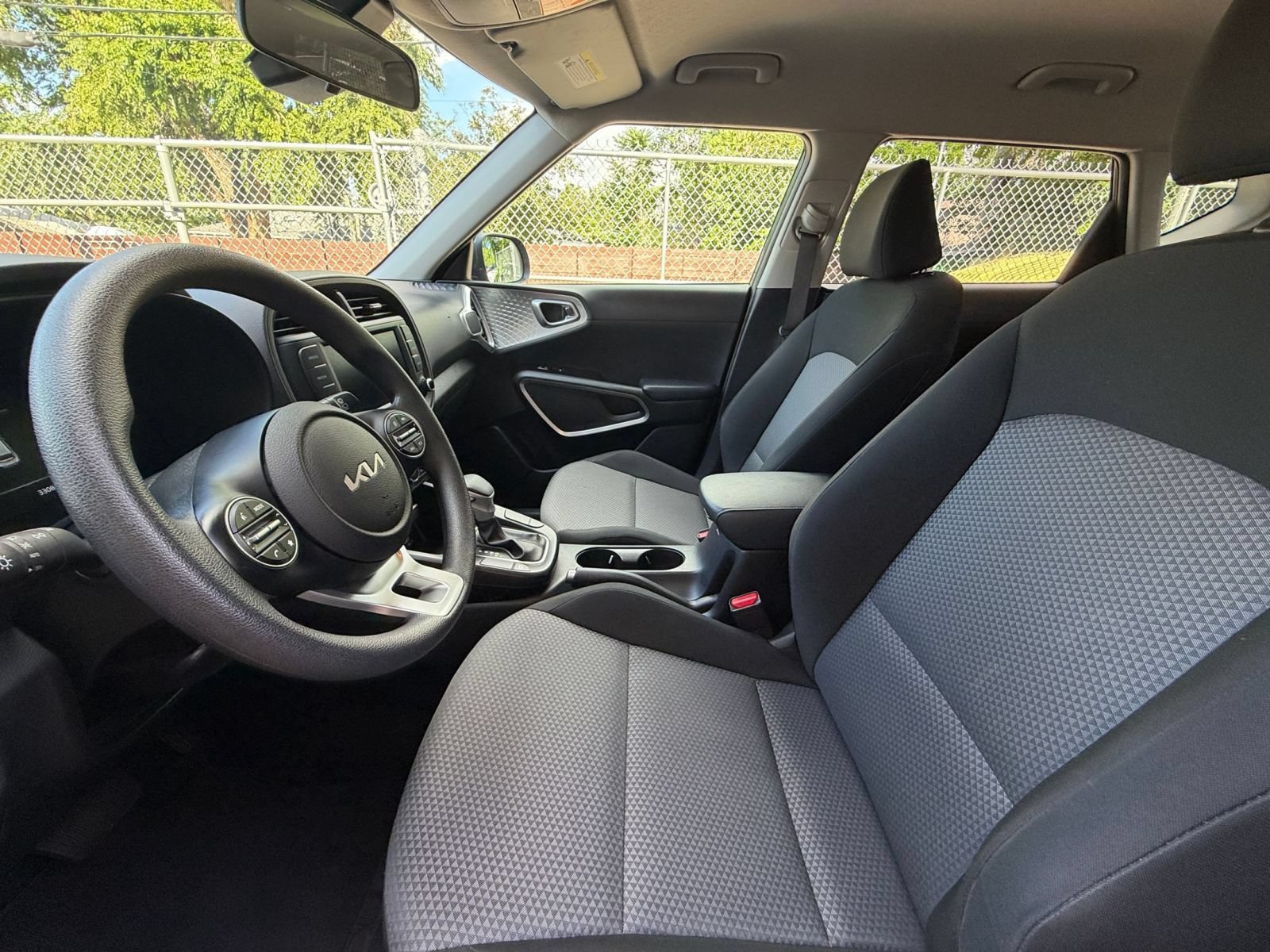 Used 2025 Kia Soul LX w/ LX Technology Package FWD image 24