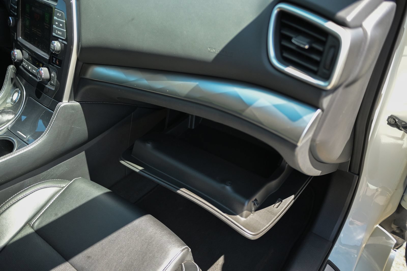 Used 2023 Nissan Maxima SL FWD image 43