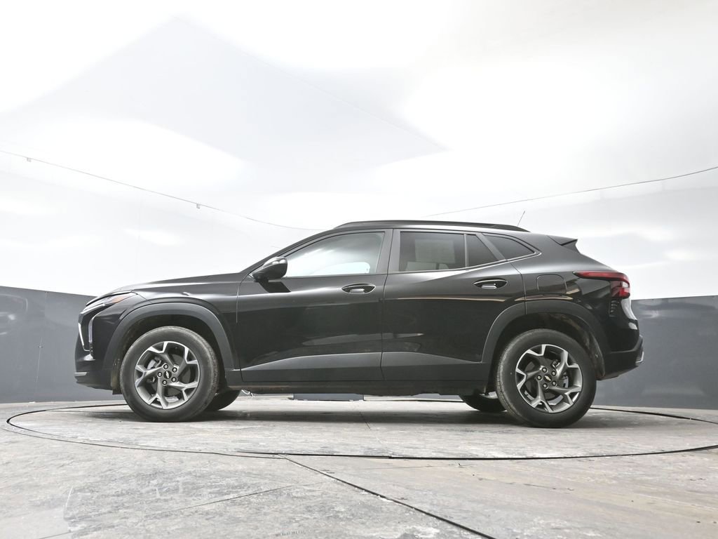 Used 2025 Chevrolet Trax LT image 52