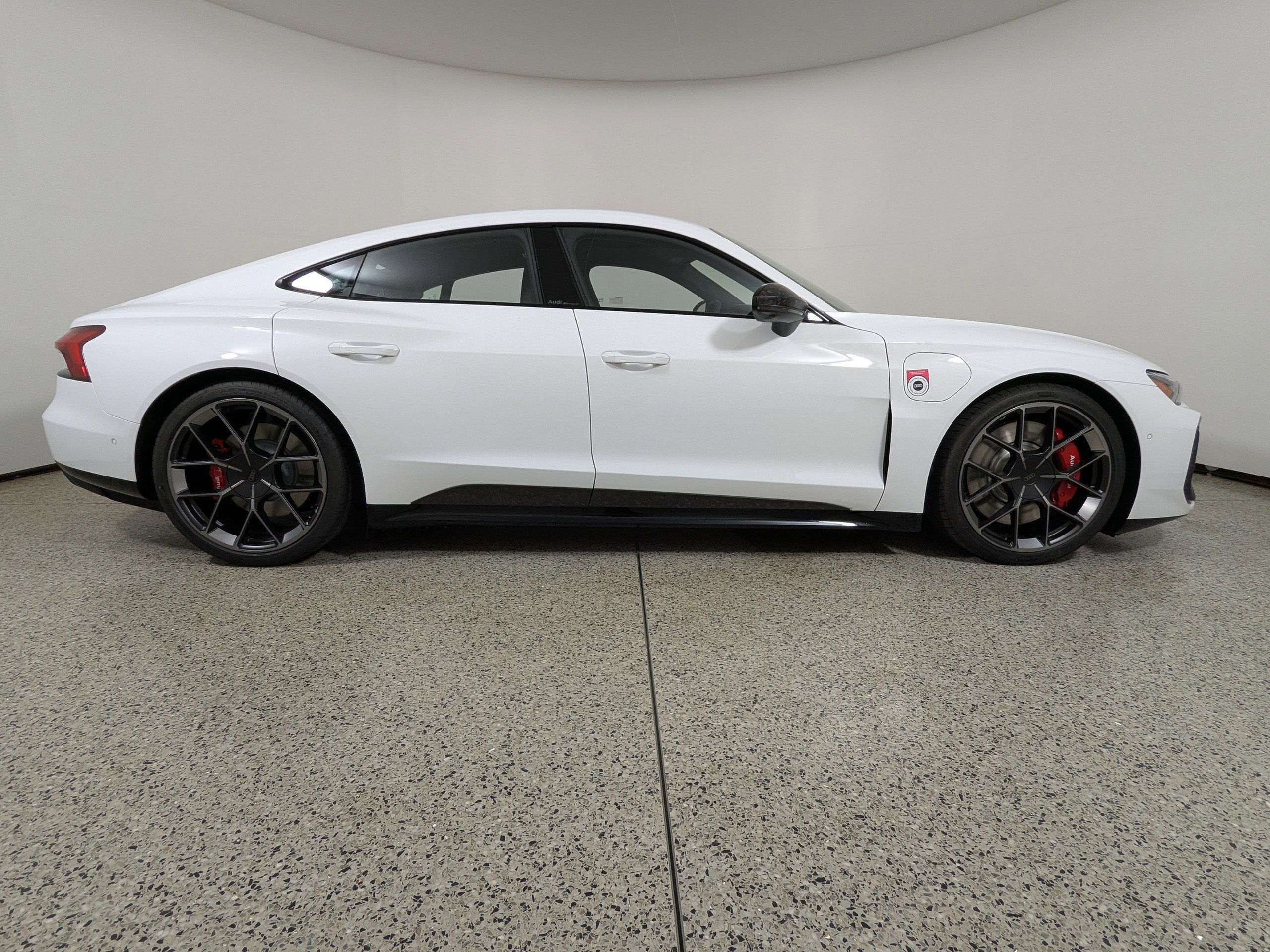 New 2026 Audi RS e-tron GT performance image 8