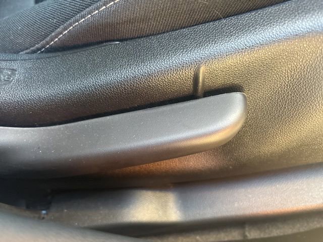 Used 2023 GMC Acadia SLE w/ Driver Convenience Package image 13