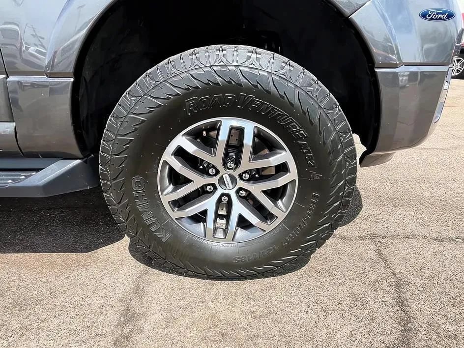 Used 2017 Ford Expedition XLT AWD/4WD image 21