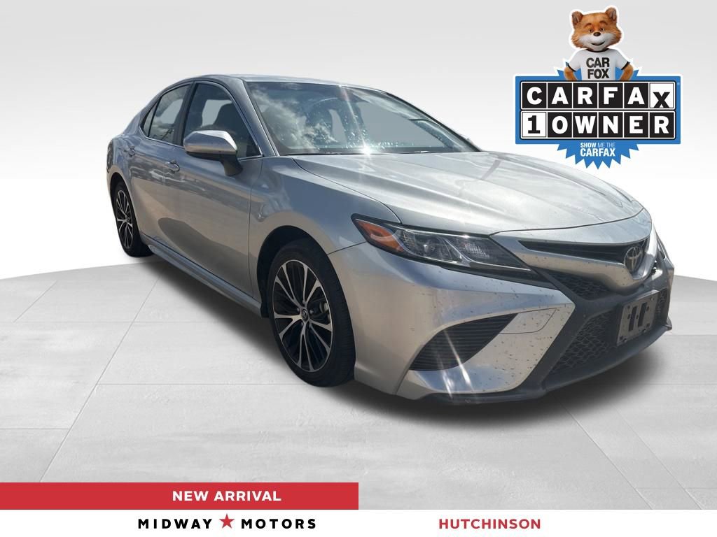 Used 2018 Toyota Camry SE FWD image 1