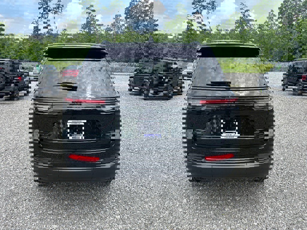 New 2025 Jeep Grand Cherokee 4WD image 4