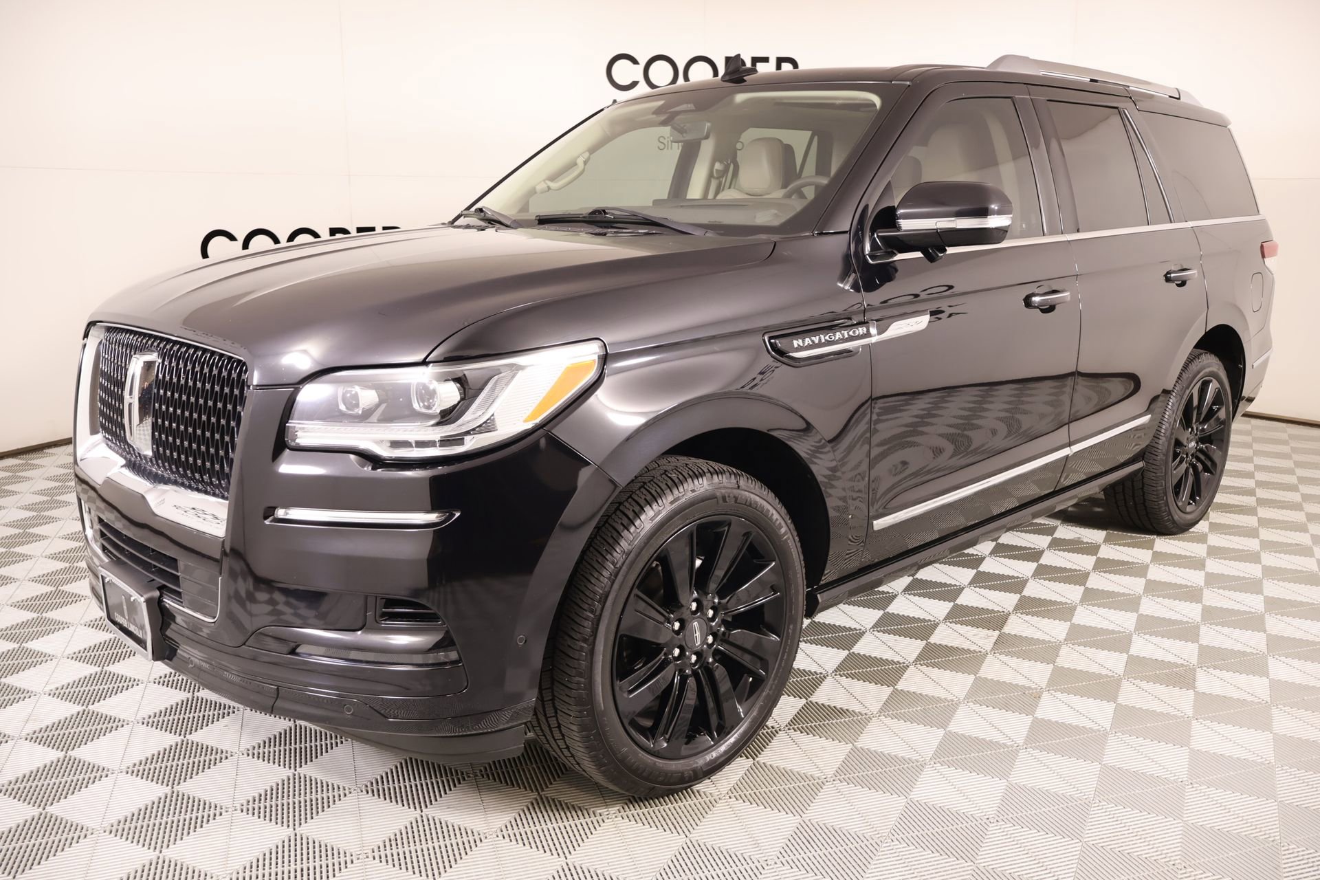 Used 2022 Lincoln Navigator Reserve image 11