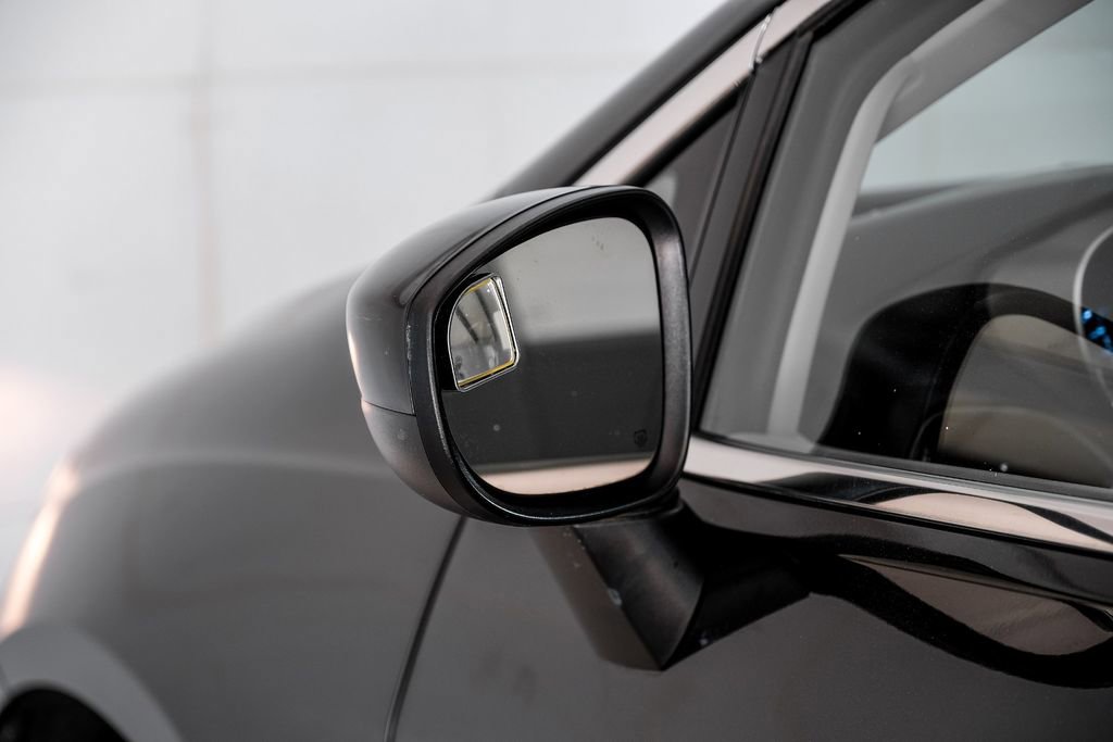 Used 2020 Chrysler Voyager Lxi image 42