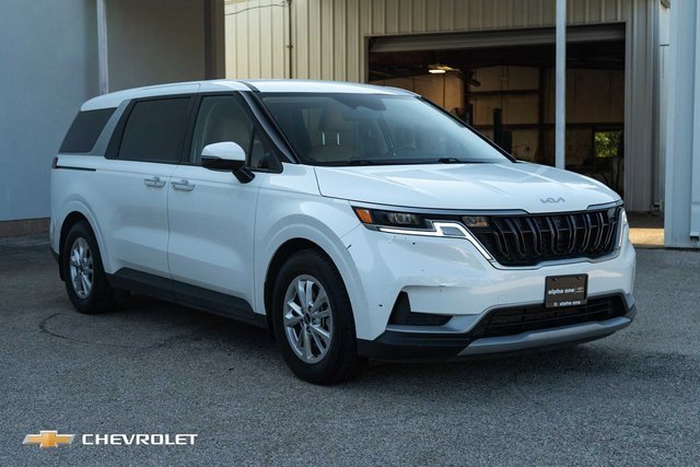 Used 2024 Kia Carnival LX image 3