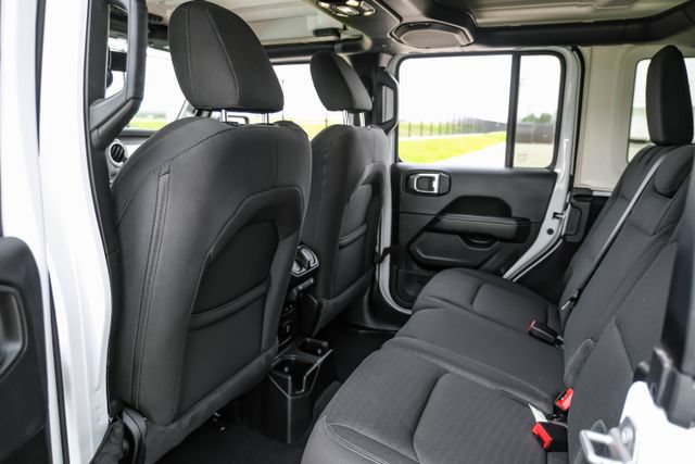 Used 2021 Jeep Wrangler Unlimited Sahara w/ Uconnect 4C Nav & Sound Group AWD/4WD image 40