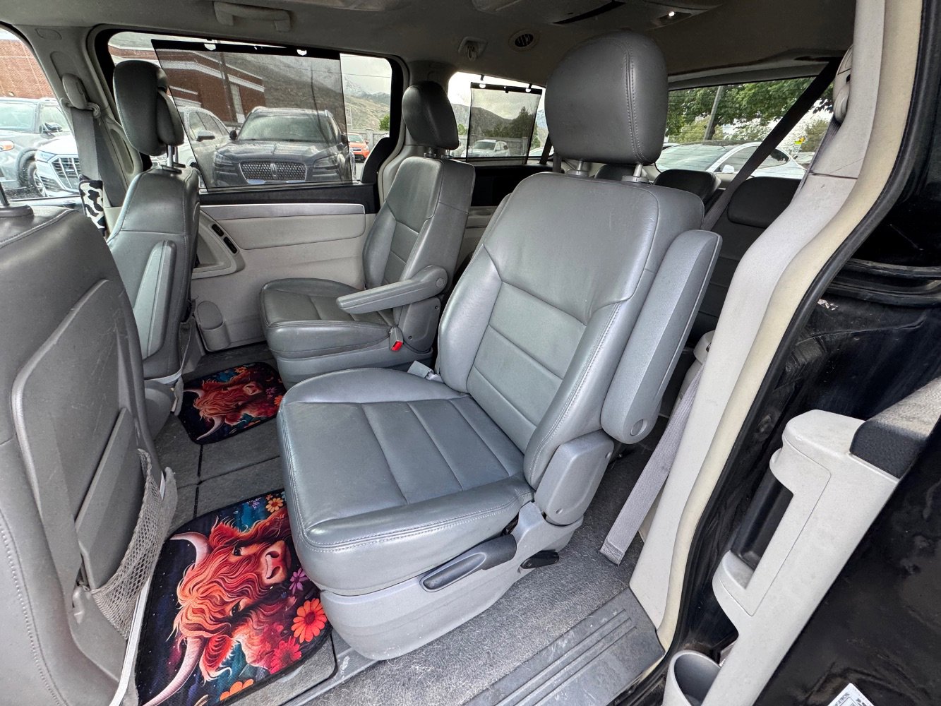 Used 2010 Volkswagen Routan SEL Premium FWD image 19