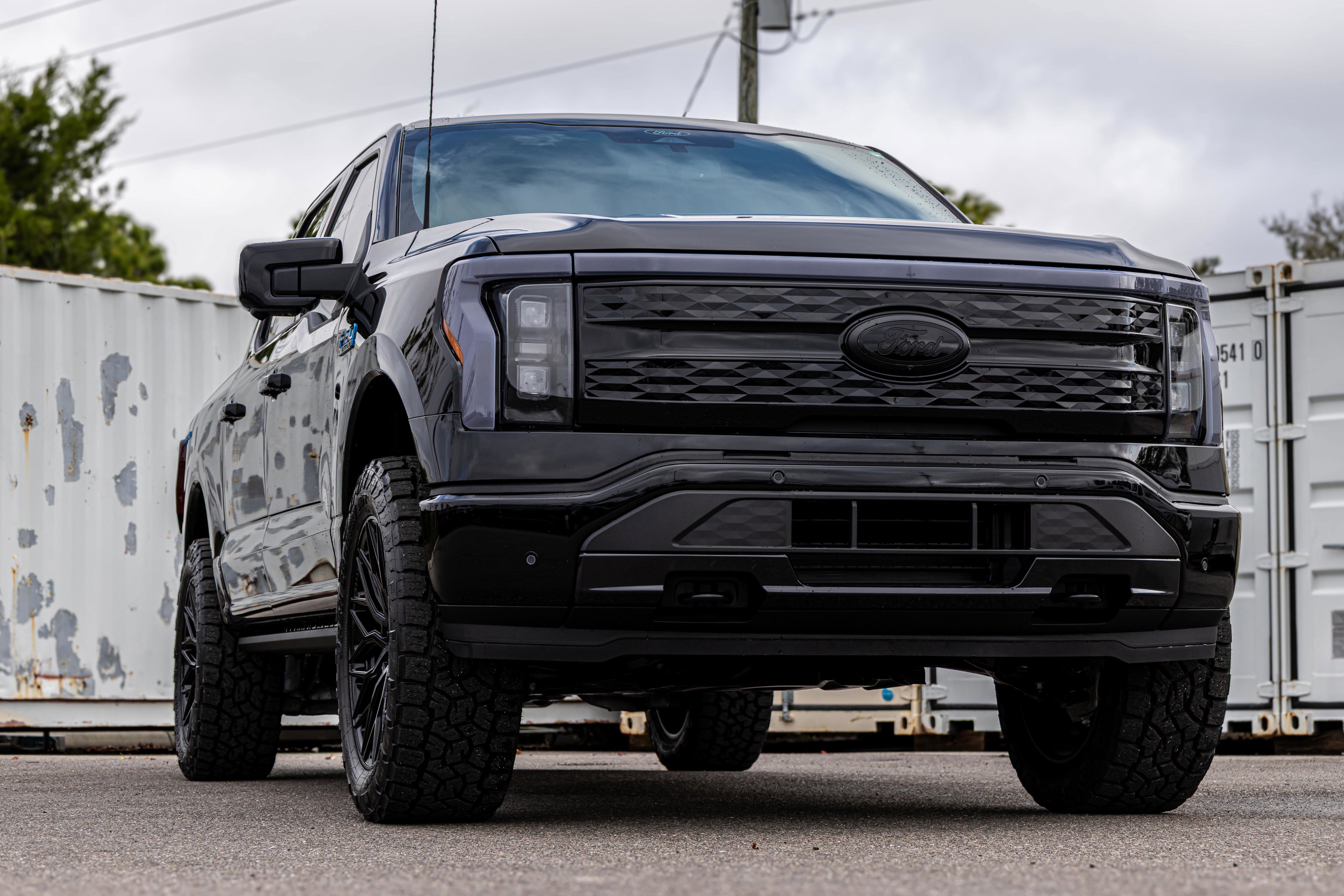 New 2025 Ford F150 Lightning Platinum image 1