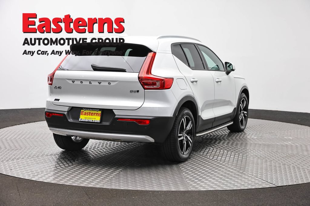 Used 2023 Volvo XC40 B5 Core AWD/4WD image 5