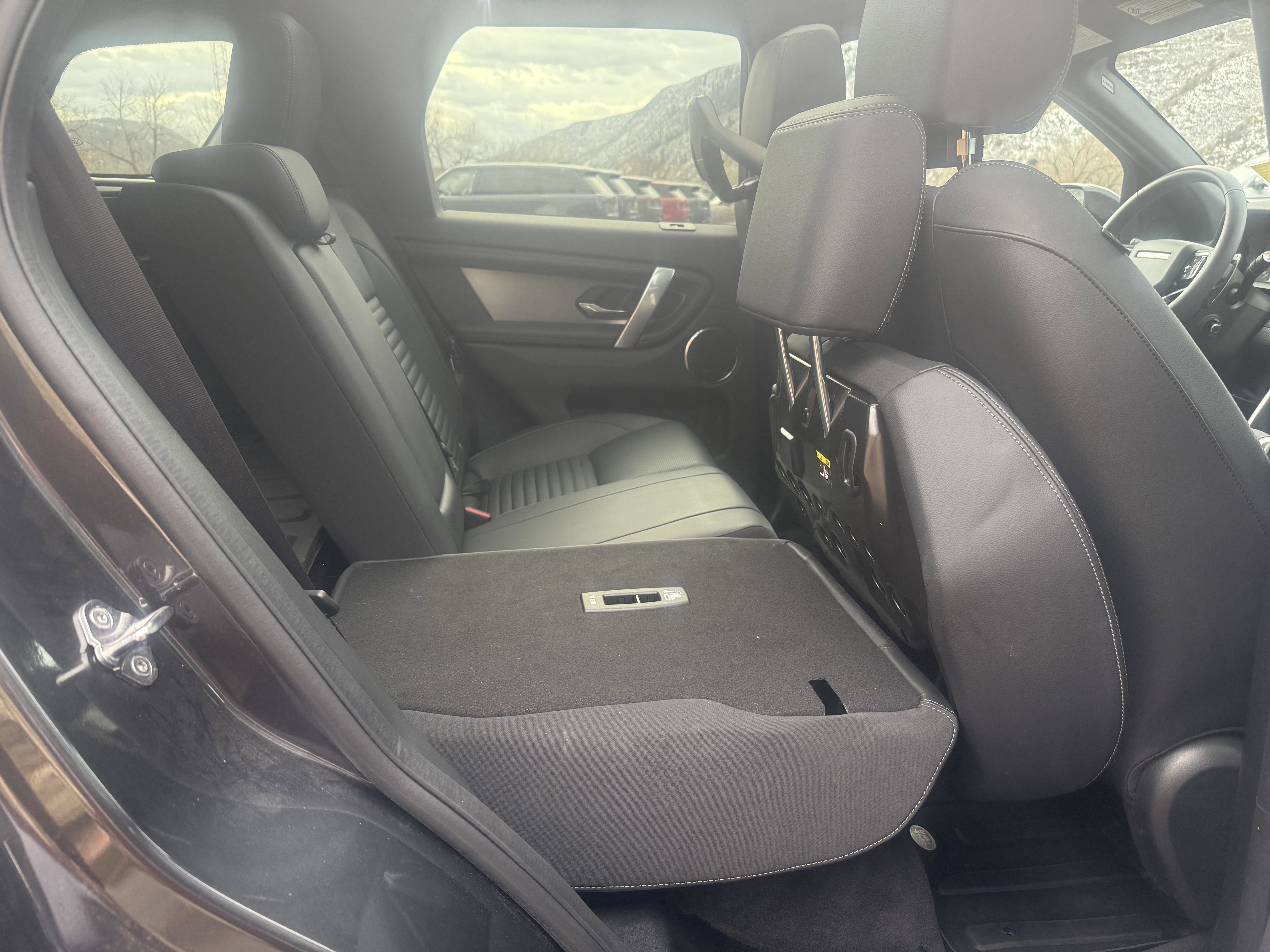 Used 2025 Land Rover Discovery Sport Dynamic SE image 38