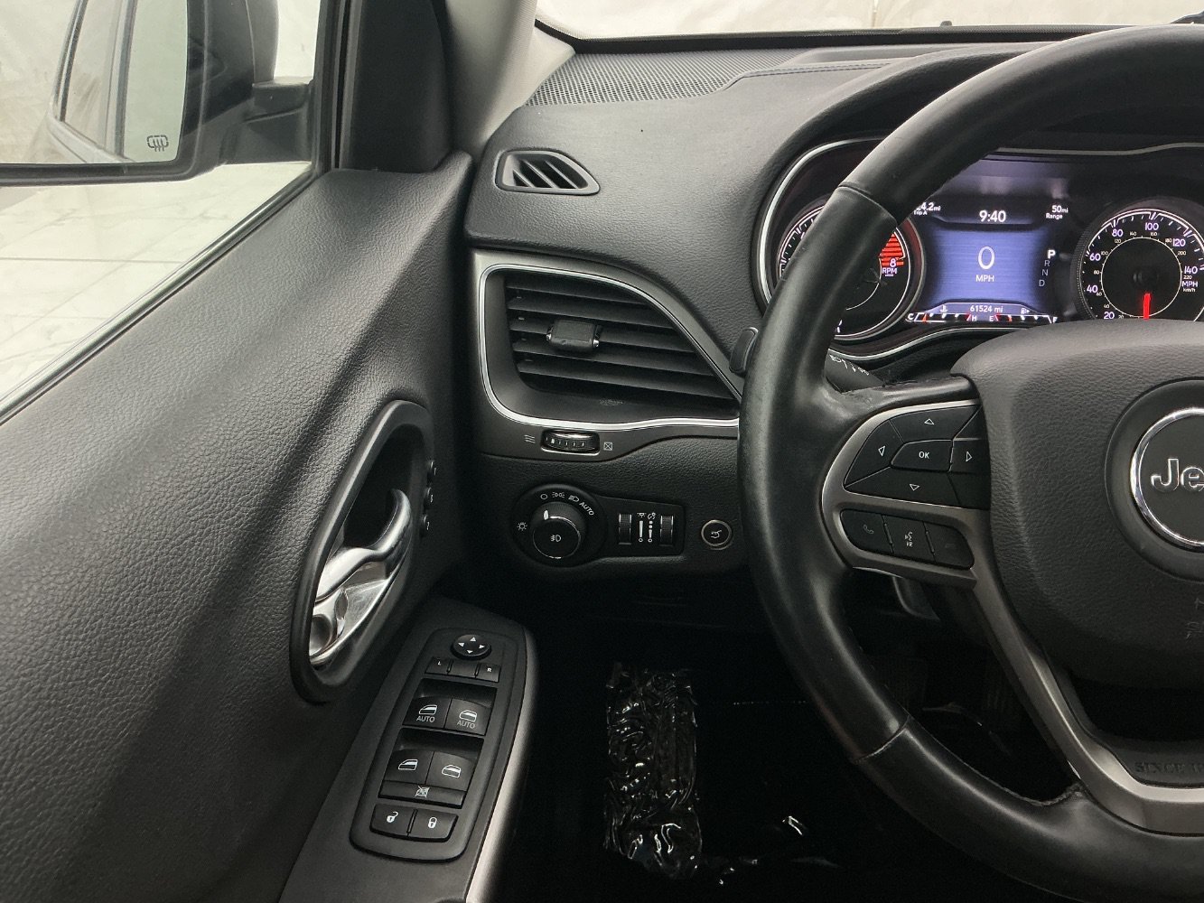 Used 2019 Jeep Cherokee Limited AWD/4WD image 32