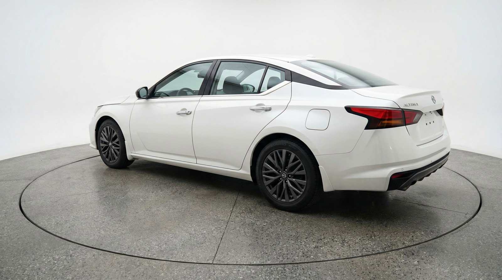 Used 2025 Nissan Altima 2.5 SV image 6
