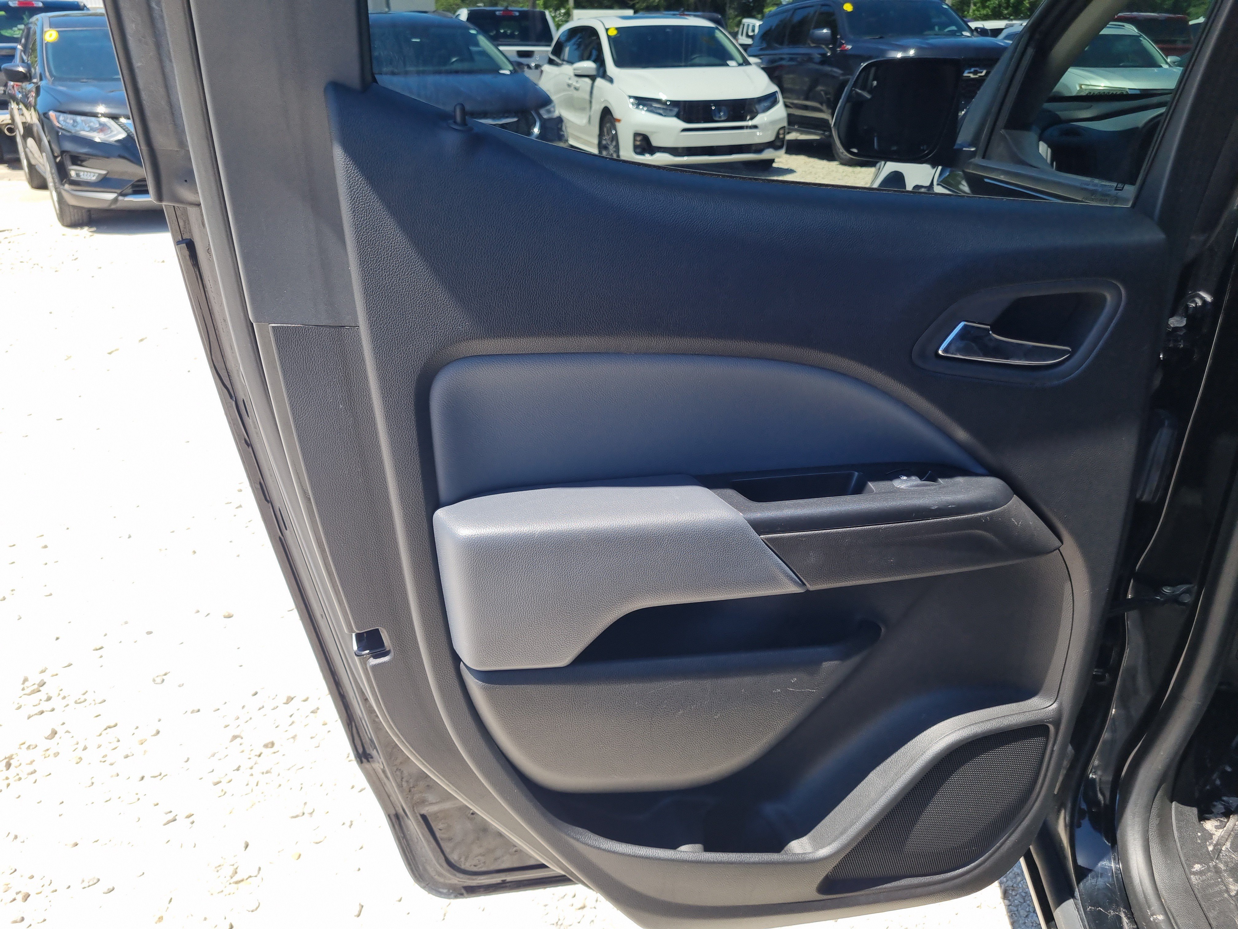 Used 2018 Chevrolet Colorado Z71 w/ Z71 Midnight Edition AWD/4WD image 9