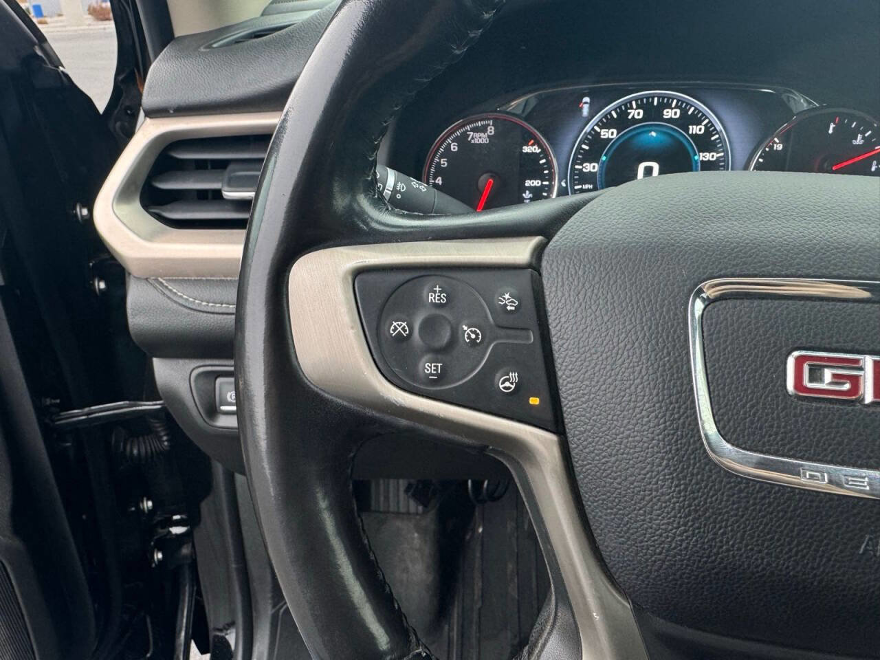 Used 2018 GMC Acadia Denali image 19