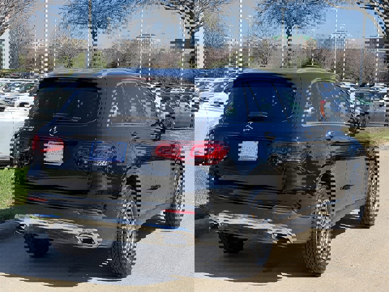 Used 2022 Mercedes-Benz GLC 300 image 4