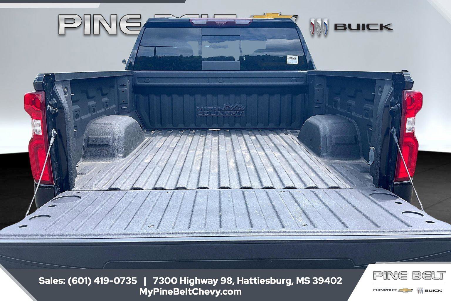 Used 2023 Chevrolet Silverado 1500 High Country w/ Technology Package image 5