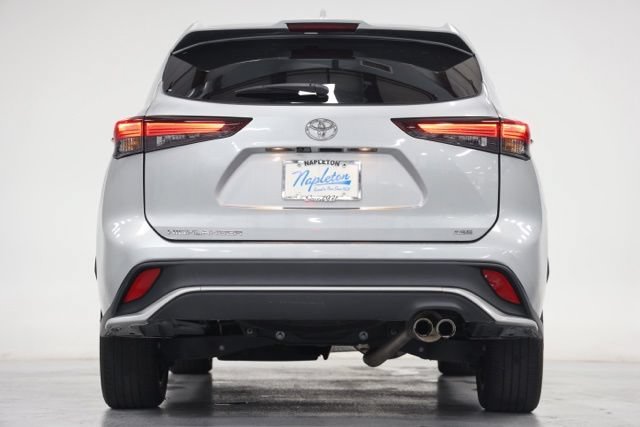 Used 2024 Toyota Highlander XSE FWD image 13