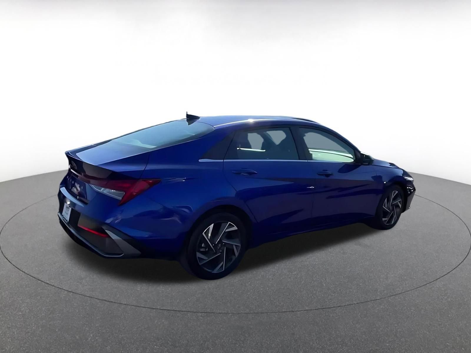 Used 2025 Hyundai Elantra SEL FWD image 15