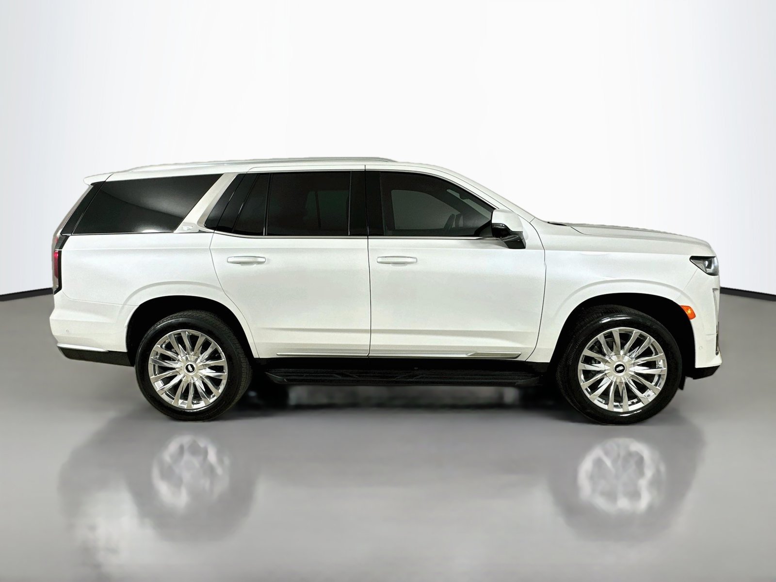 Used 2023 Cadillac Escalade Premium Luxury RWD image 4