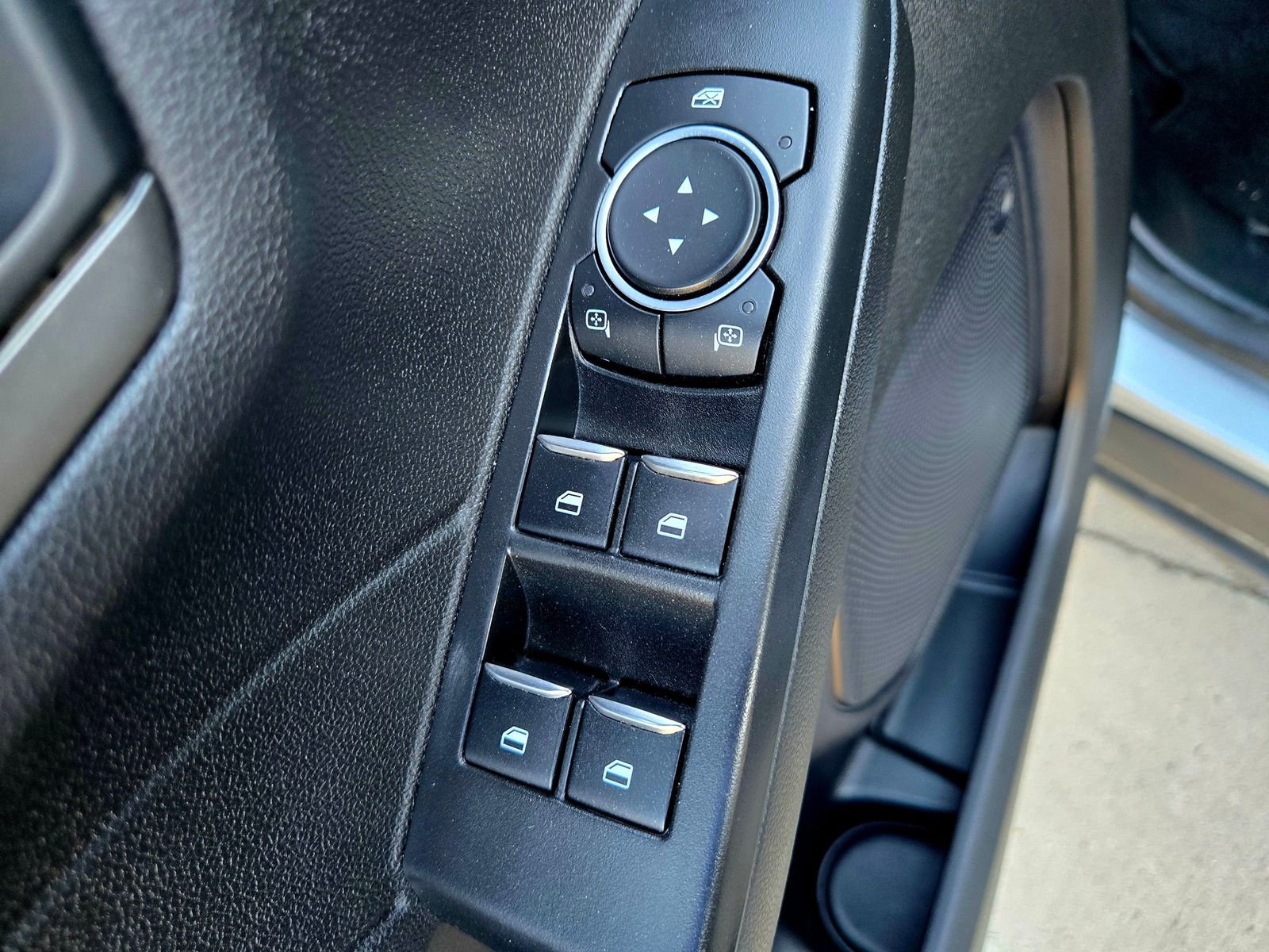 Used 2023 Ford Escape Active image 32