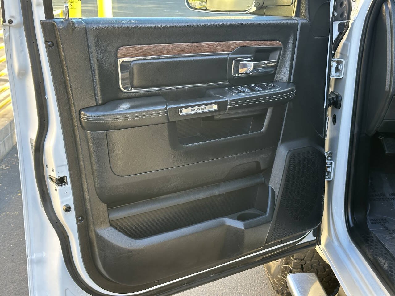 Used 2018 RAM 3500 Laramie w/ Convenience Group AWD/4WD image 19