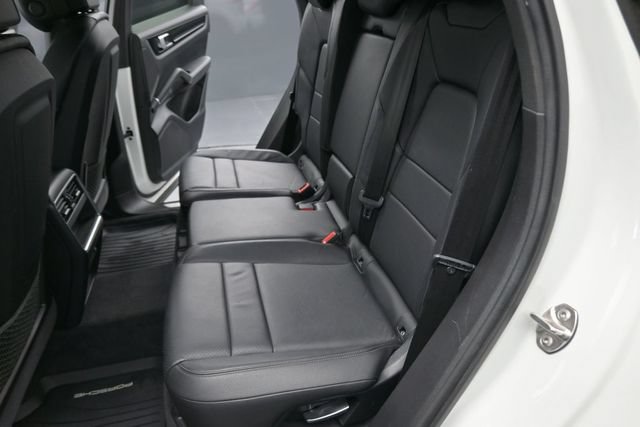 Used 2020 Porsche Cayenne AWD/4WD image 18