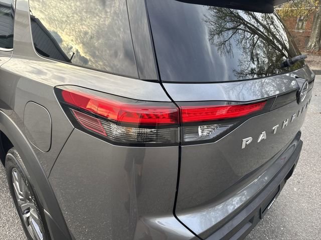 Used 2024 Nissan Pathfinder S image 33