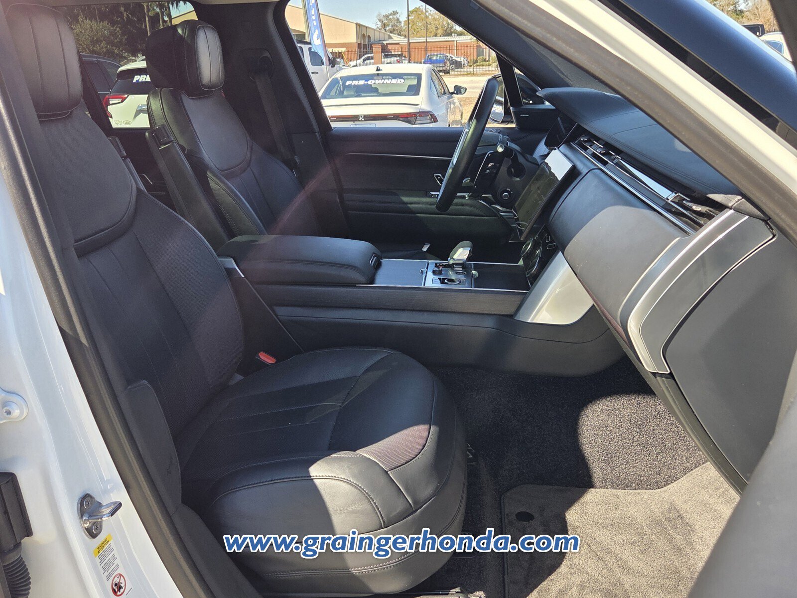 Used 2023 Land Rover Range Rover SE image 15