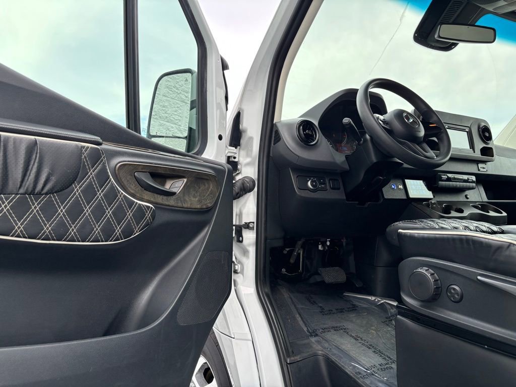 Used 2019 Mercedes-Benz Sprinter 170 w/ Driver Convenience Package image 17