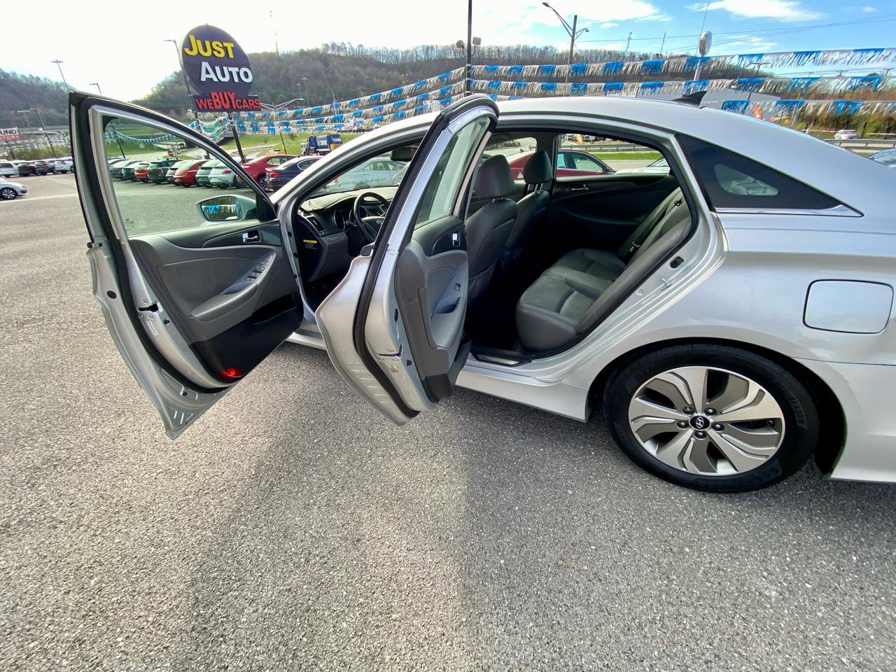 Used 2014 Hyundai Sonata Limited w/ Panoramic Sunroof Package 02 FWD image 14