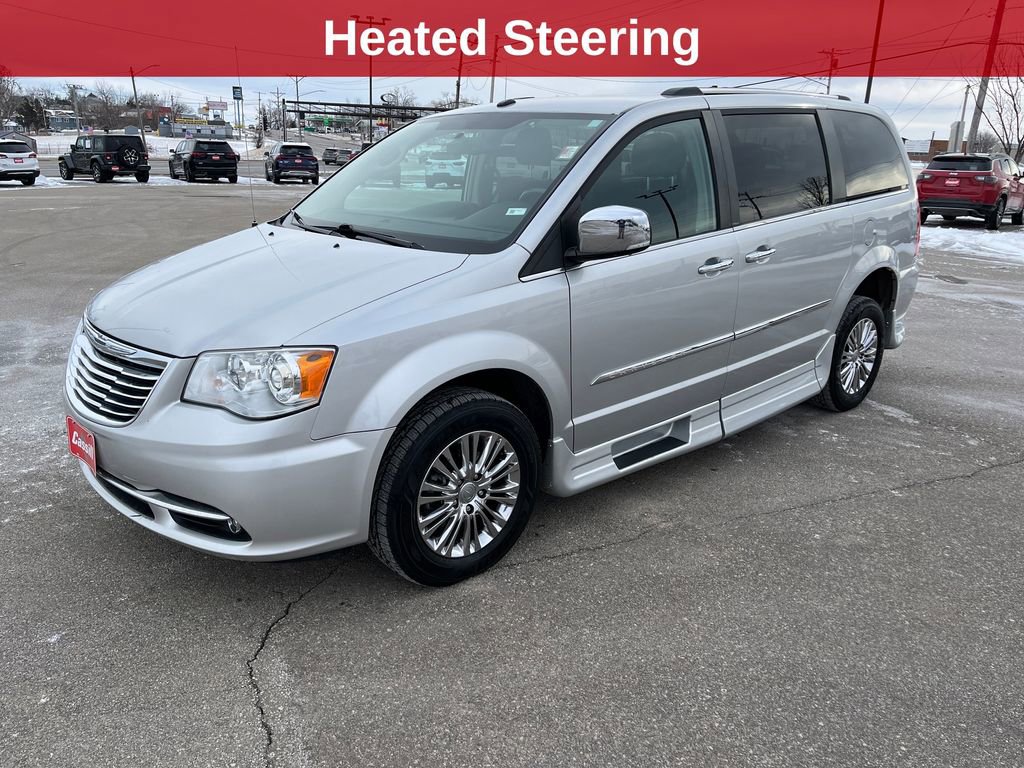 Used 2011 Chrysler Town & Country Limited image 2