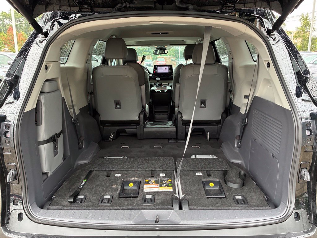 Used 2023 Toyota Sienna XLE FWD image 30