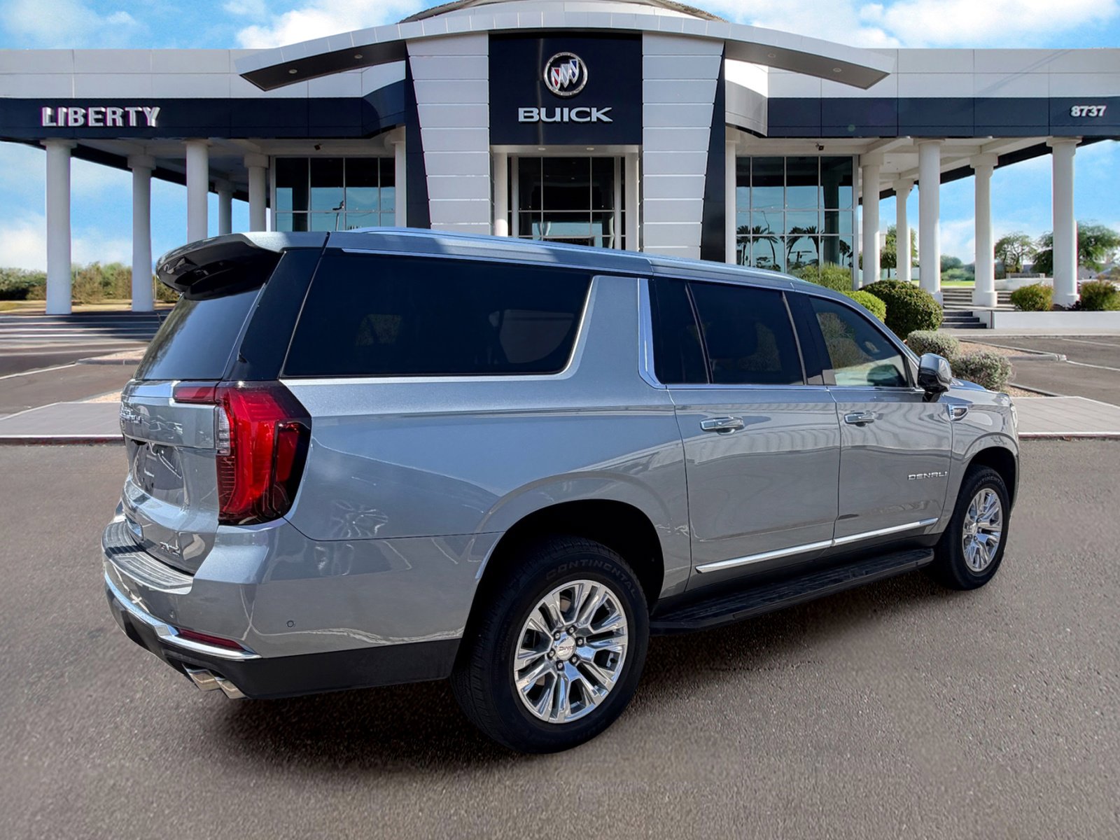 Used 2025 GMC Yukon XL Denali AWD/4WD image 2