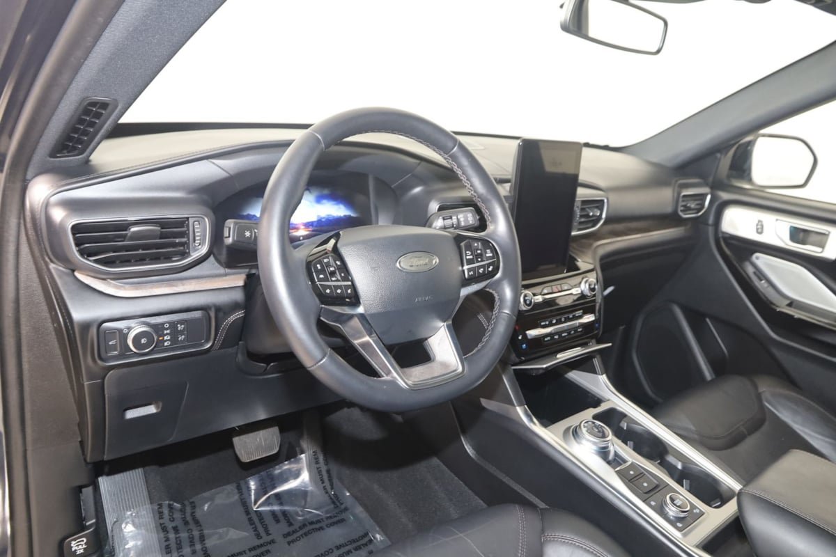 Used 2022 Ford Explorer Platinum w/ Equipment Group 601A AWD/4WD image 28