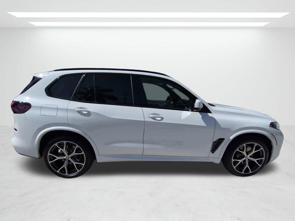New 2026 BMW X5 xDrive40i w/ M Sport Package AWD/4WD image 3
