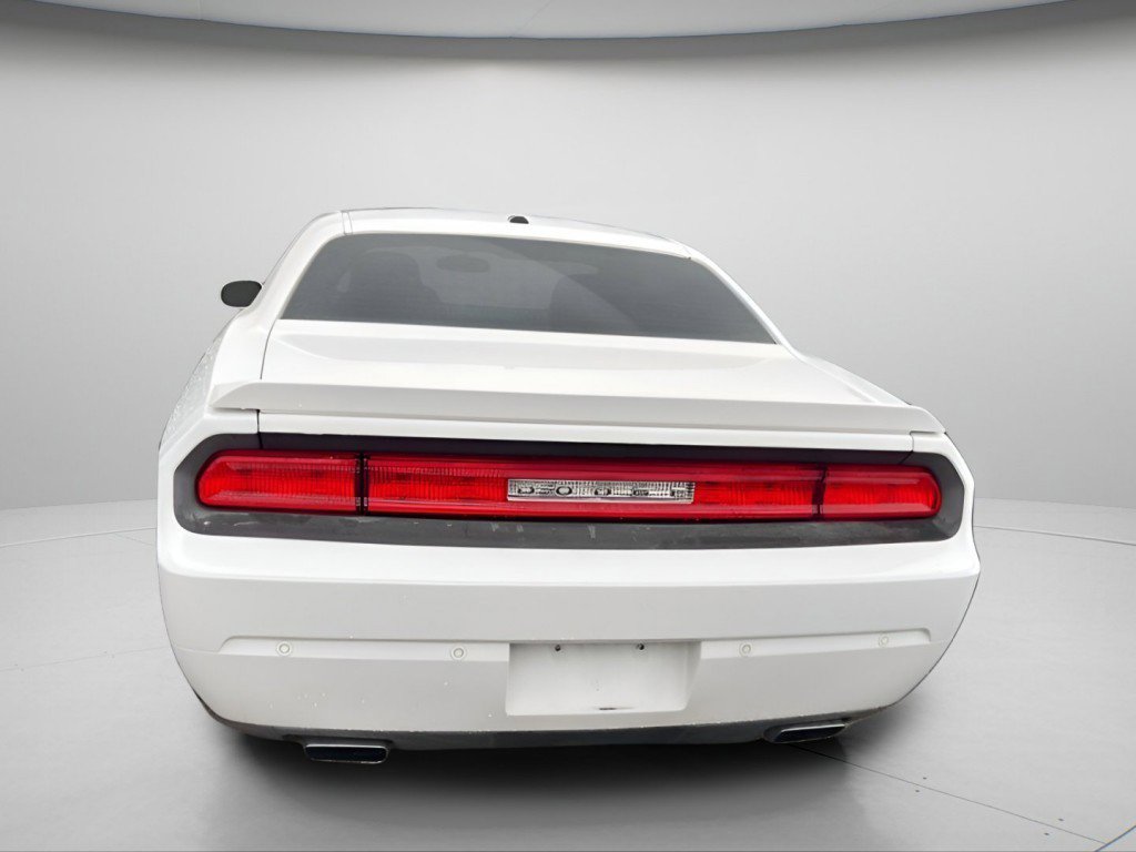 Used 2014 Dodge Challenger R/T RWD image 10