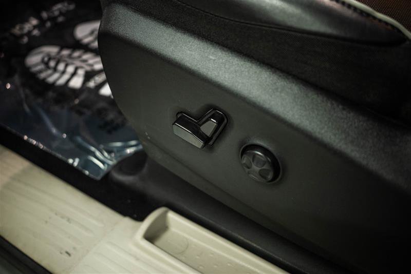 Used 2023 Chrysler Pacifica Limited image 15