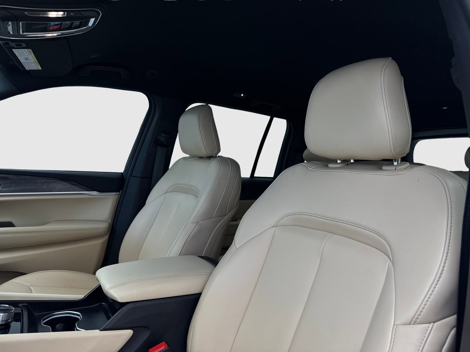 Used 2025 Jeep Grand Cherokee Limited w/ Black Appearance Package image 15